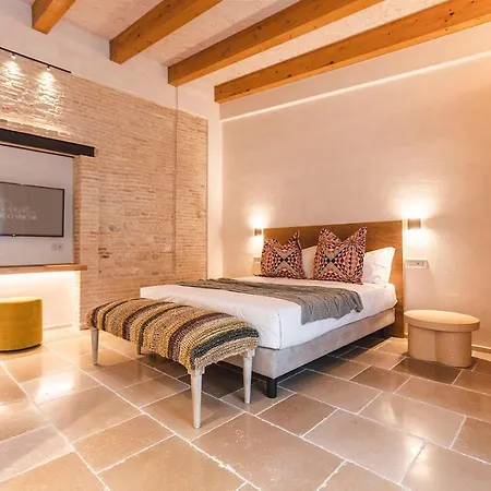 مزرعة للإقامة Borgo Vinceri *