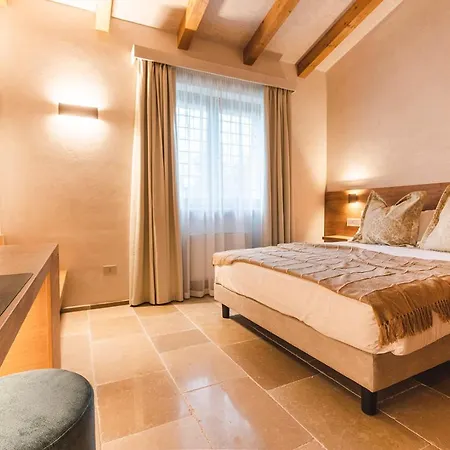 مزرعة للإقامة Borgo Vinceri *